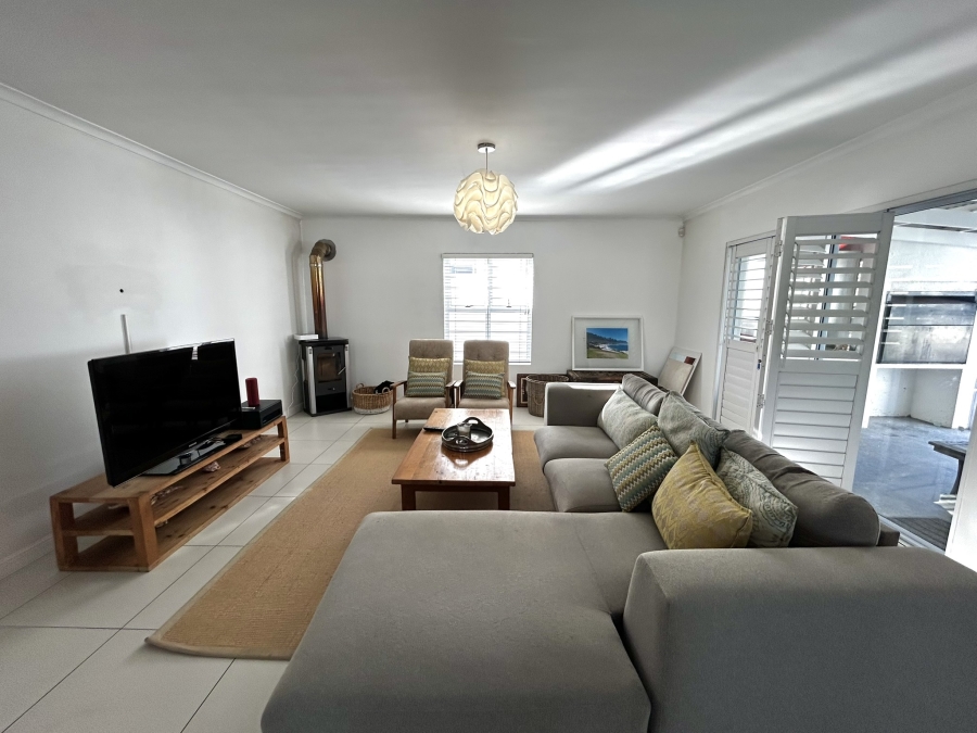 To Let 4 Bedroom Property for Rent in Sunningdale Western Cape